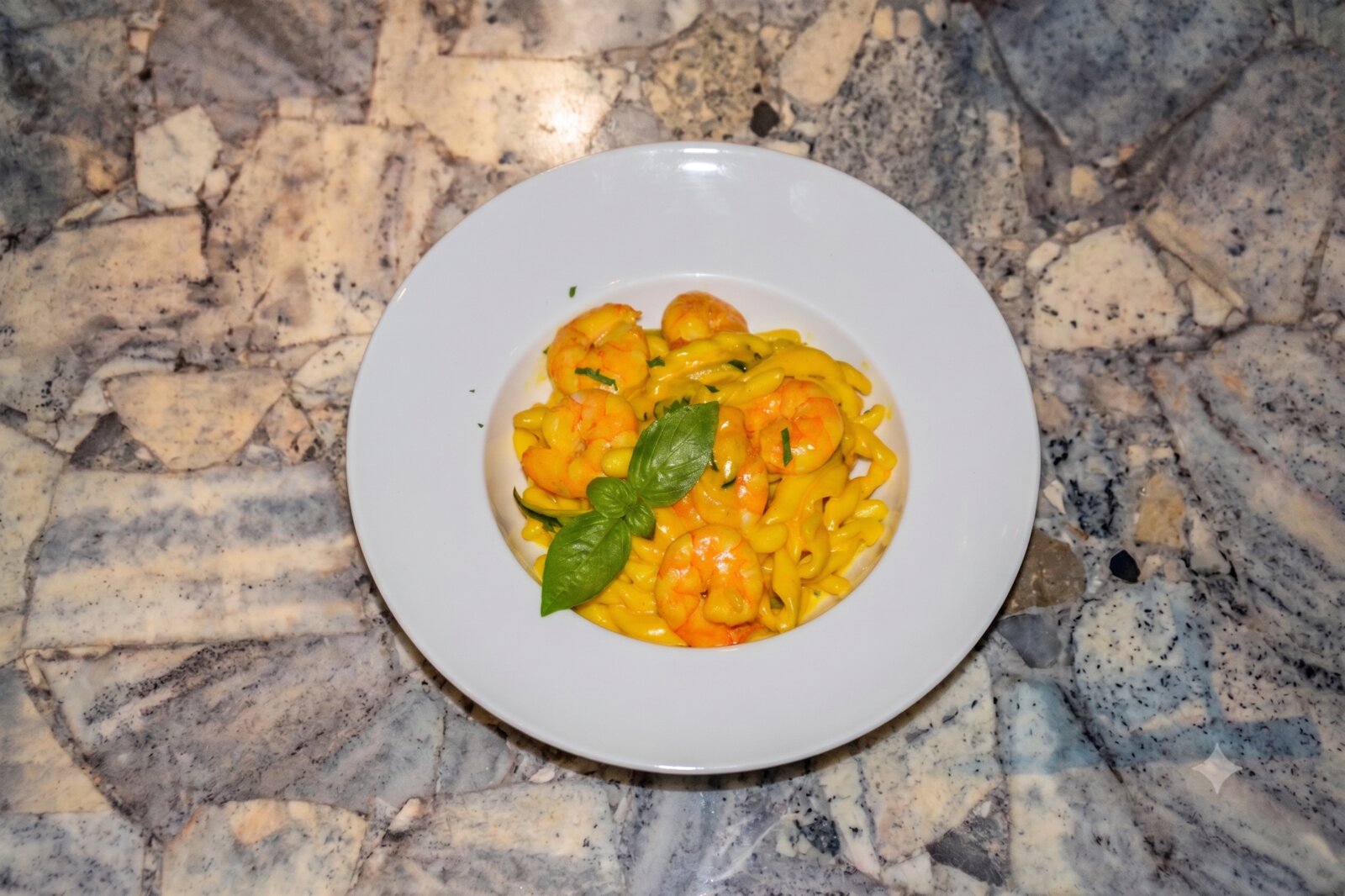Pasta allo zafferano con gamberi