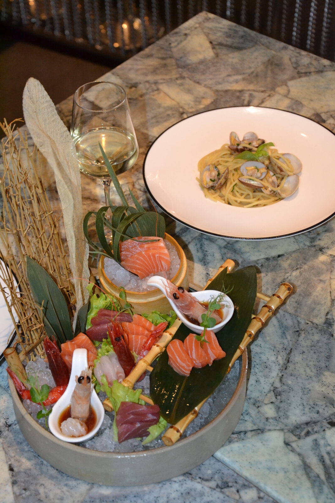 Tagliere misto e calice di vino